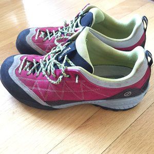 Scarpa Approach shoes women's size 9+